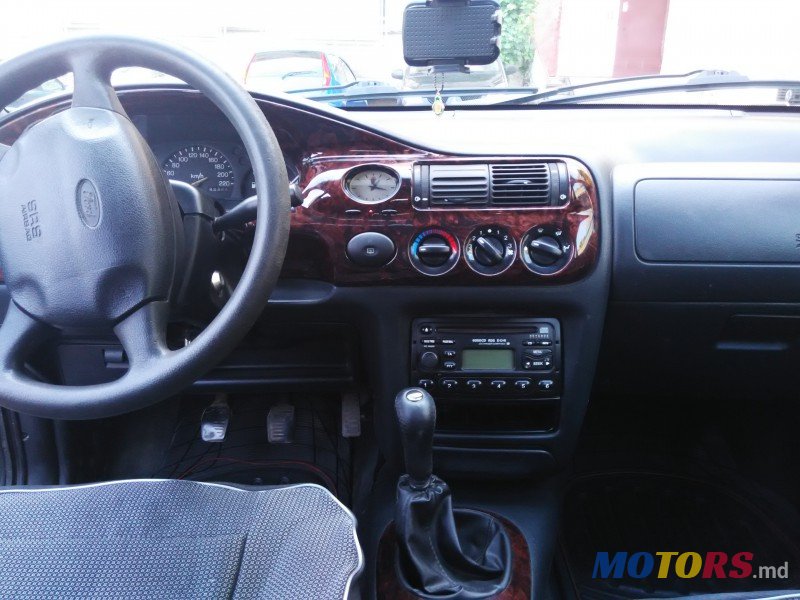 1997' Ford Escort photo #2