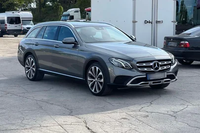 2017' Mercedes-Benz E-Class Wagon