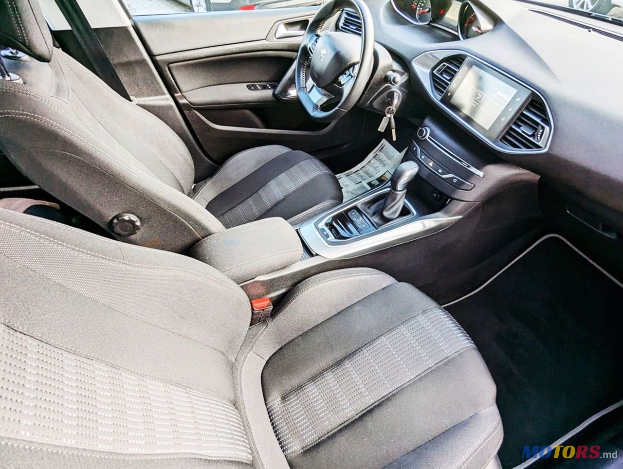 2015' Peugeot 308 photo #6