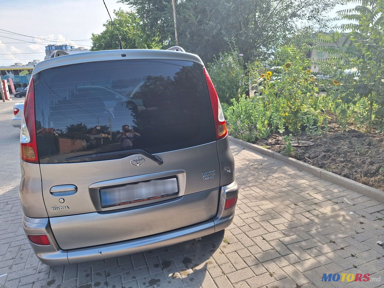 2004' Toyota Yaris Verso photo #3