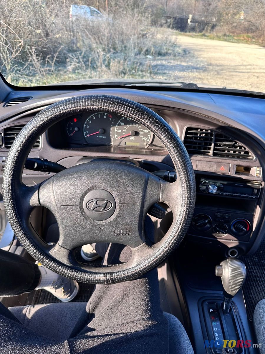 2002' Hyundai Elantra photo #3