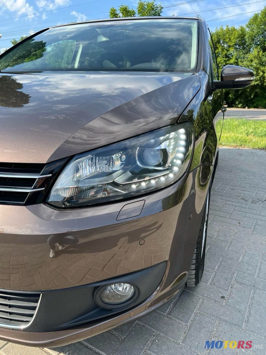 2012' Volkswagen Touran photo #6