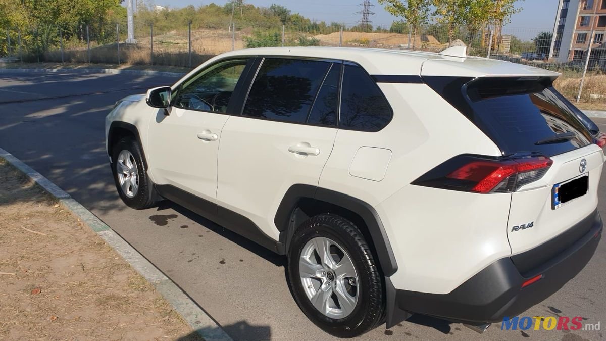 2021' Toyota RAV4 photo #2