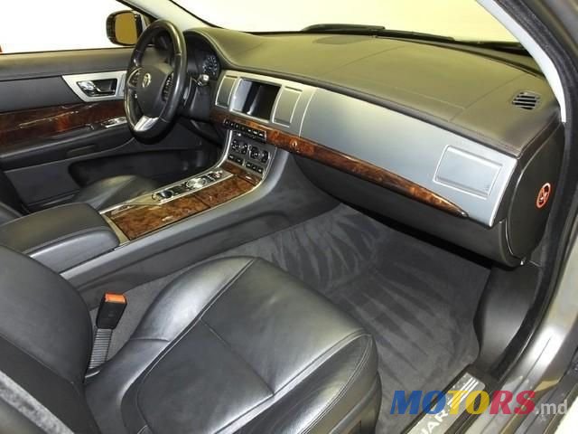 2013' Jaguar XF photo #4