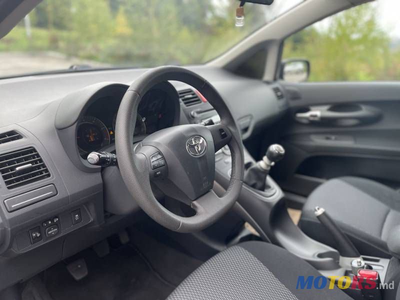 2010' Toyota Auris photo #5
