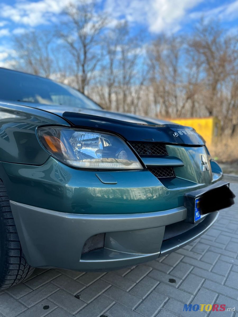 2004' Mitsubishi Outlander photo #2