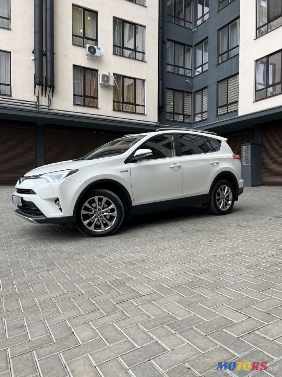 2017' Toyota RAV4 photo #3