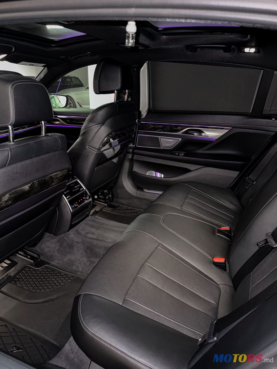 2016' BMW 7 Series photo #6