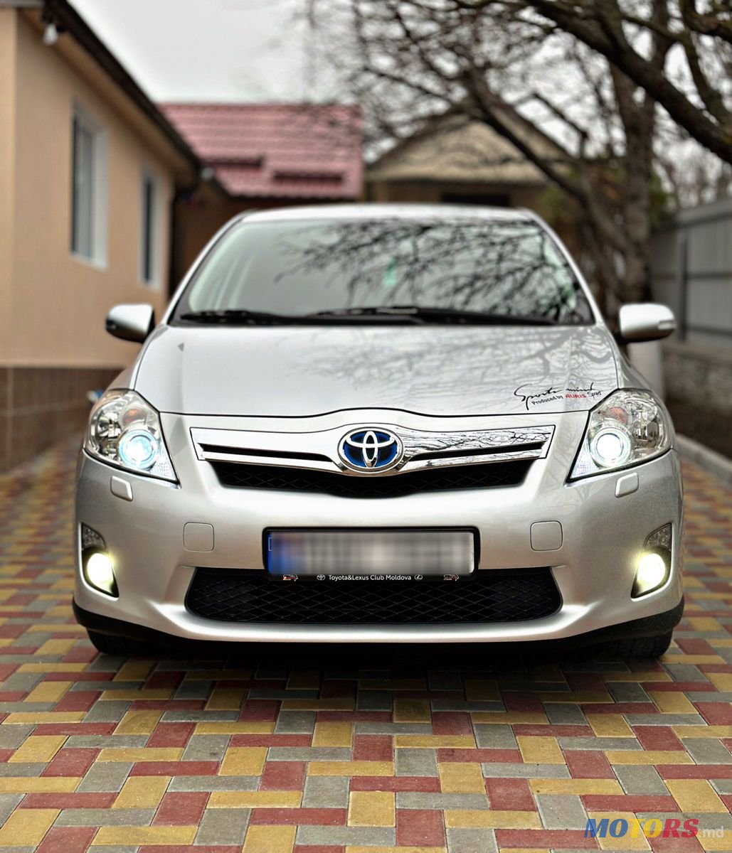 2011' Toyota Auris photo #1