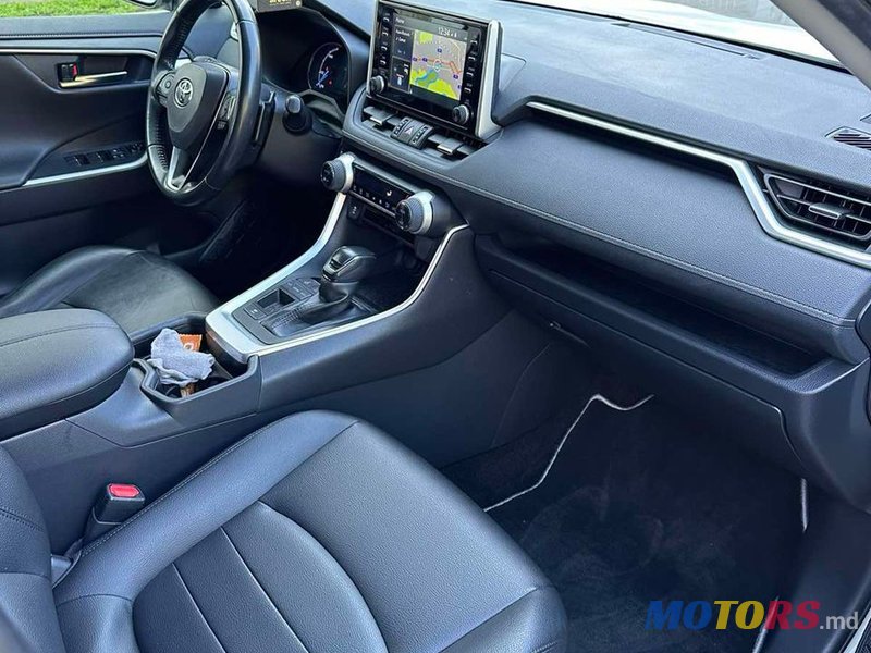 2020' Toyota RAV4 photo #6