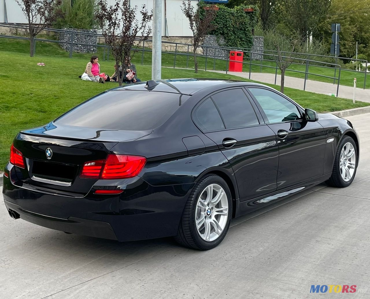 2011' BMW 5 Series photo #4