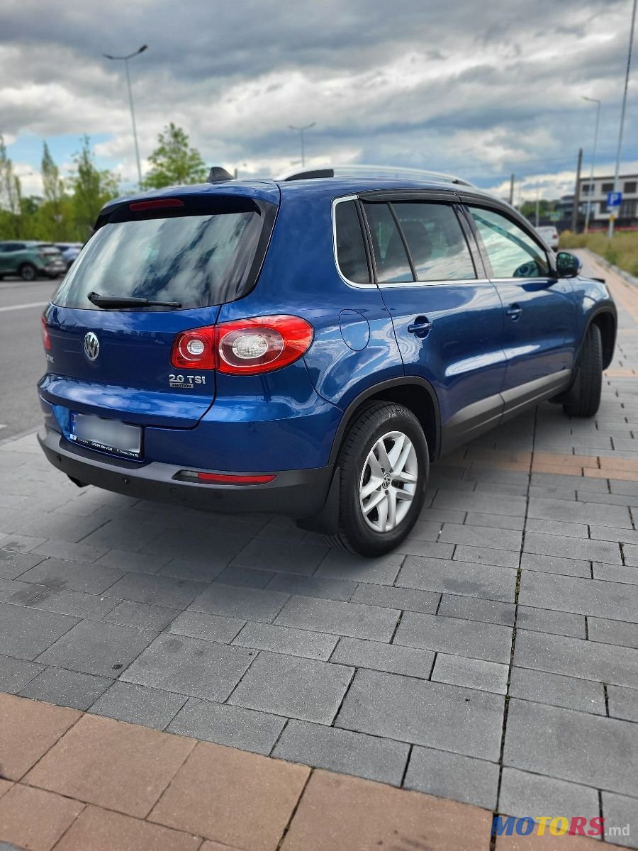 2010' Volkswagen Tiguan photo #2