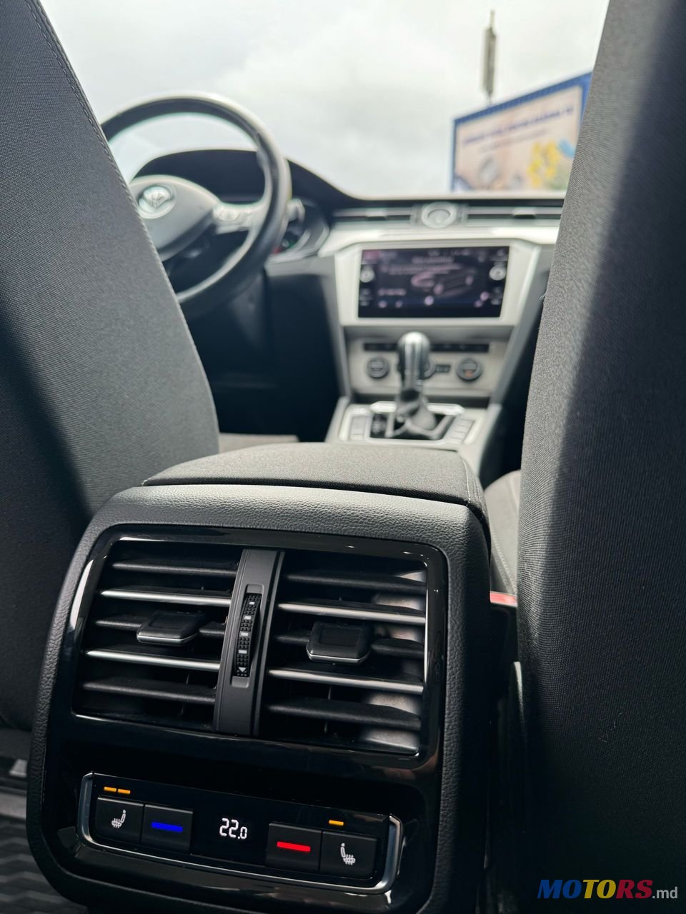 2017' Volkswagen Passat photo #4