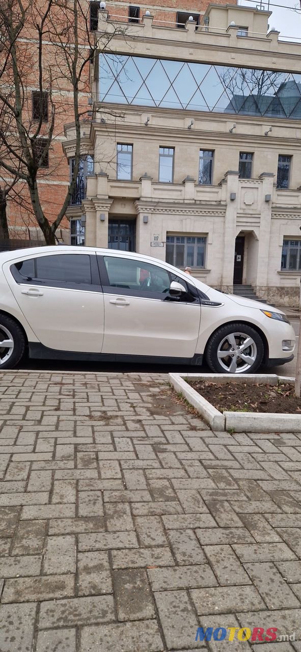 2011' Chevrolet Volt photo #3