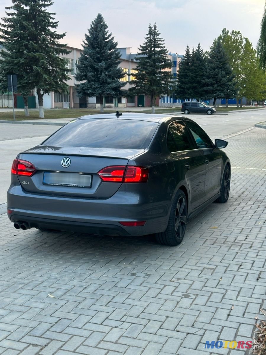 2012' Volkswagen Jetta photo #4