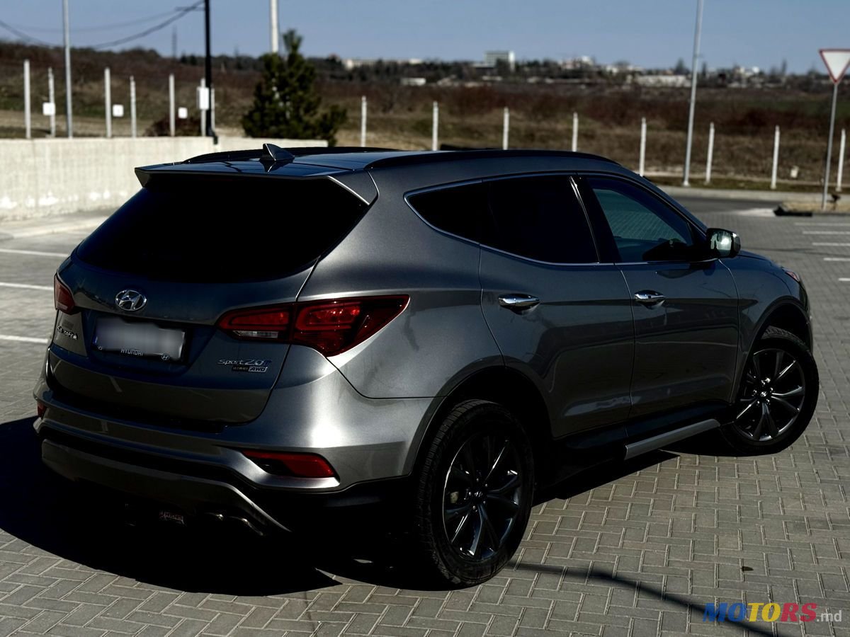 2017' Hyundai Santa Fe photo #2