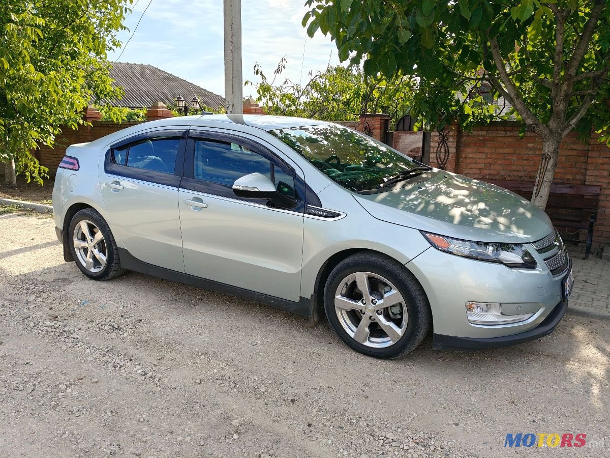 2011' Chevrolet Volt photo #2