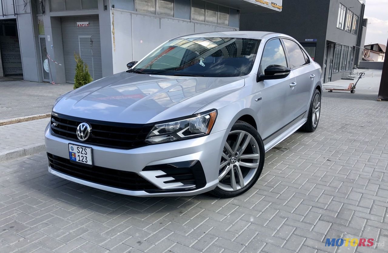 2017' Volkswagen Passat photo #1