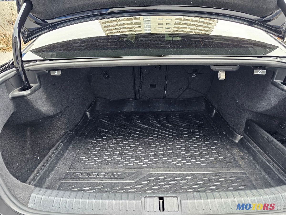 2017' Volkswagen Passat photo #3