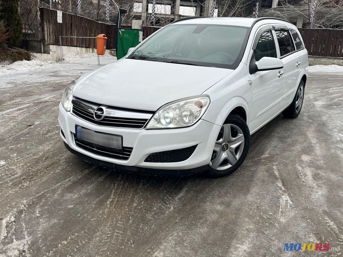 2008' Opel Astra photo #1