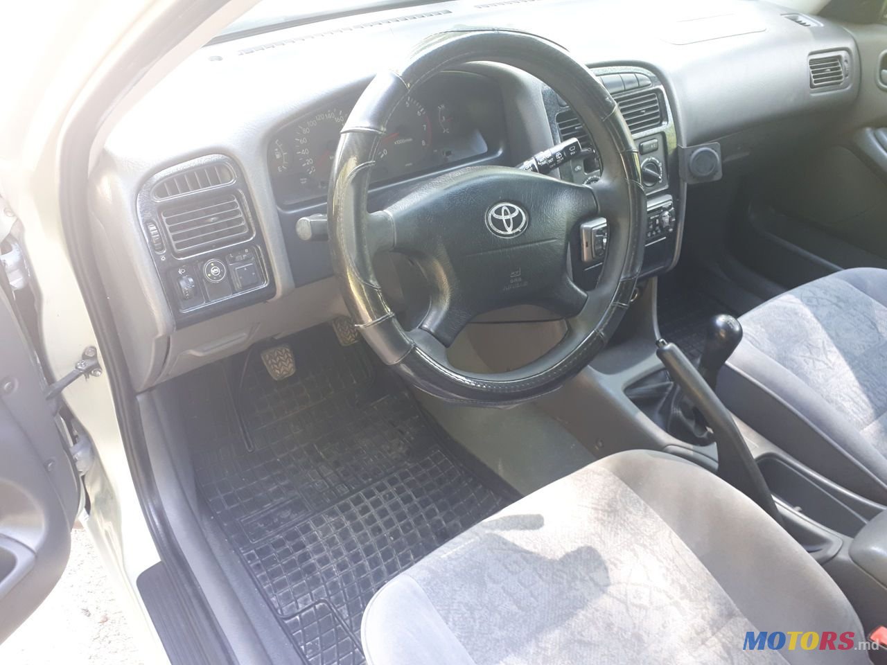 1999' Toyota Avensis photo #6