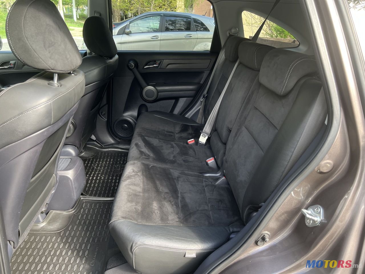 2010' Honda CR-V photo #6