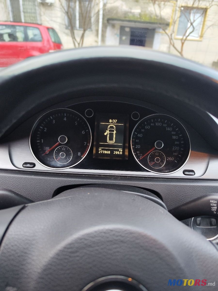 2011' Volkswagen Passat photo #4