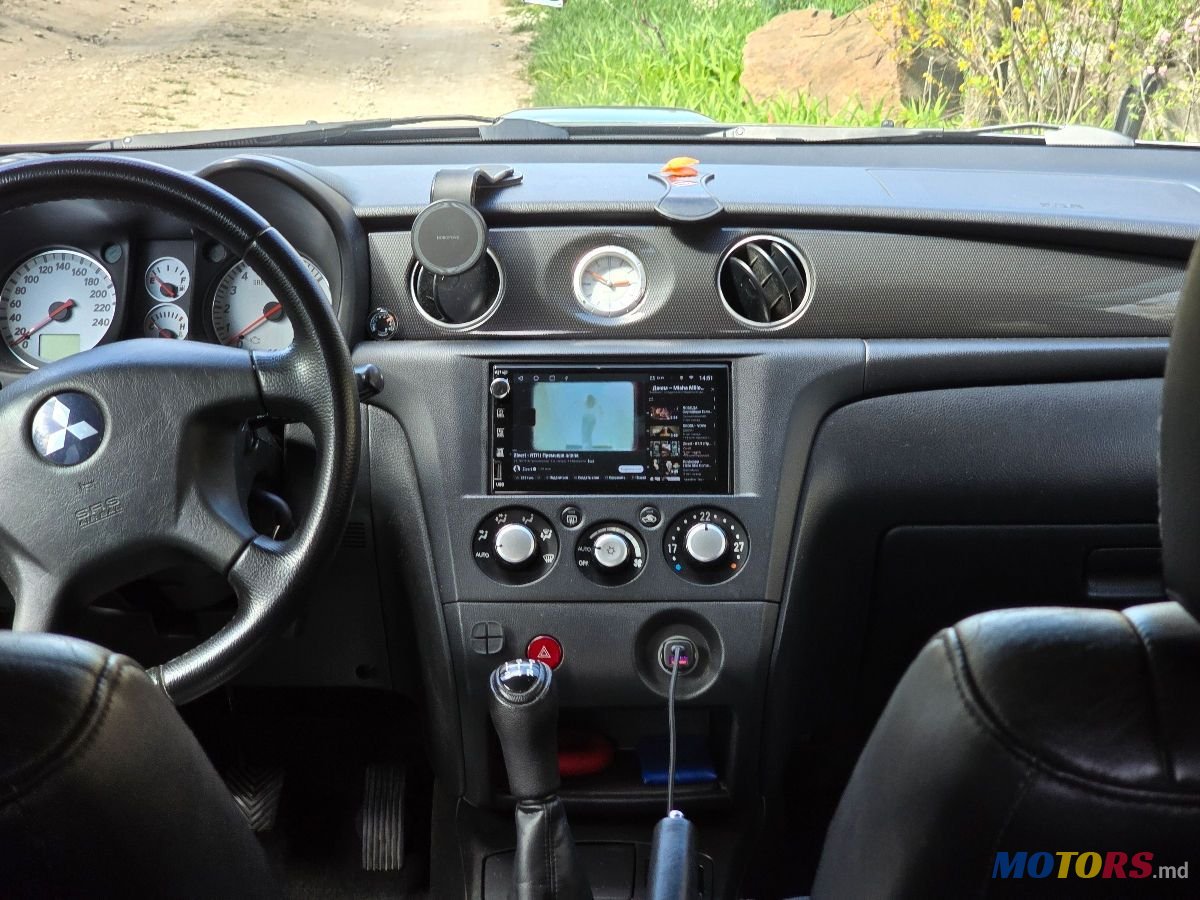 2005' Mitsubishi Outlander photo #6