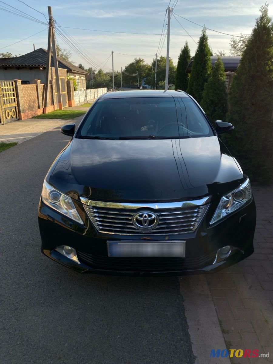 2011' Toyota Camry photo #2