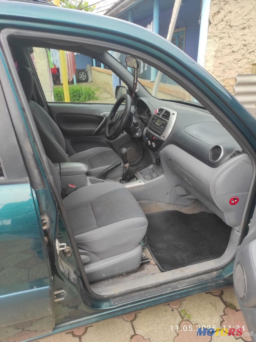 2002' Toyota RAV4 photo #3