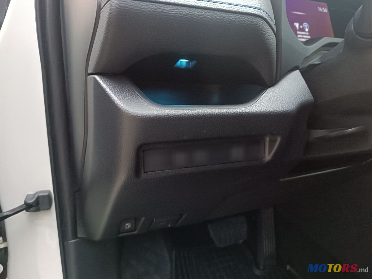 2019' Toyota RAV4 photo #5