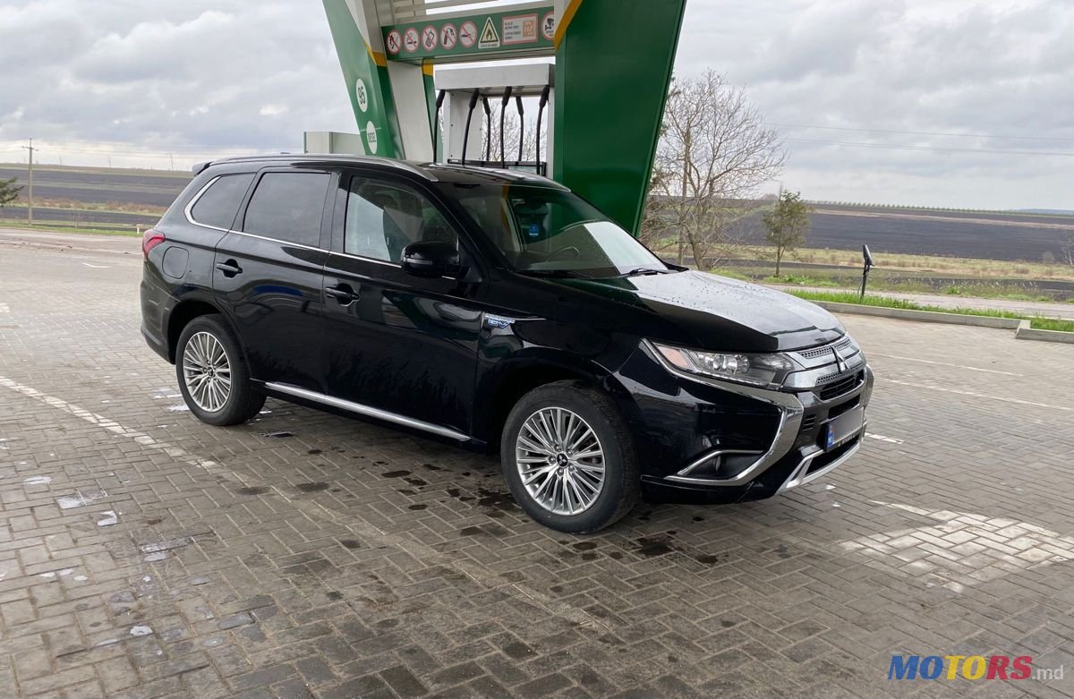 2019' Mitsubishi Outlander photo #4