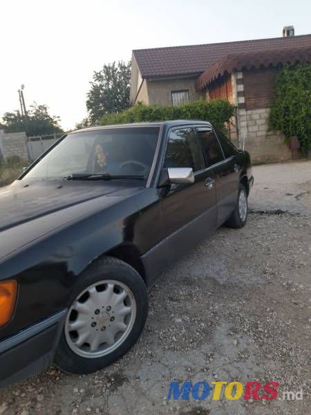 1992' Mercedes-Benz 124 photo #1