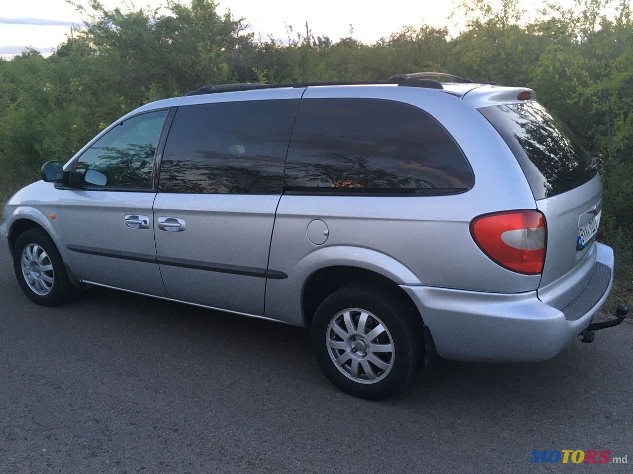 2003' Chrysler Grand Voyager photo #2