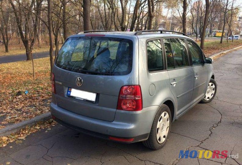 2008' Volkswagen Touran photo #2