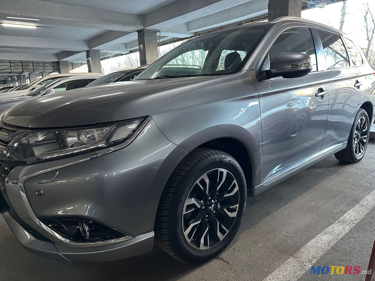 2015' Mitsubishi Outlander photo #1