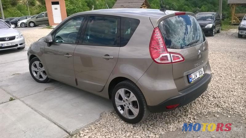 2011' Renault Scenic photo #2