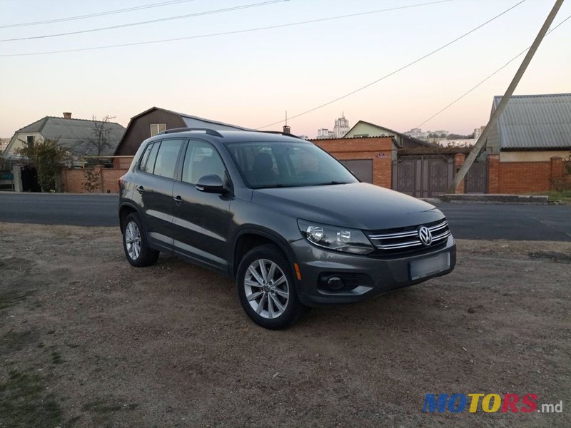 2017' Volkswagen Tiguan photo #5