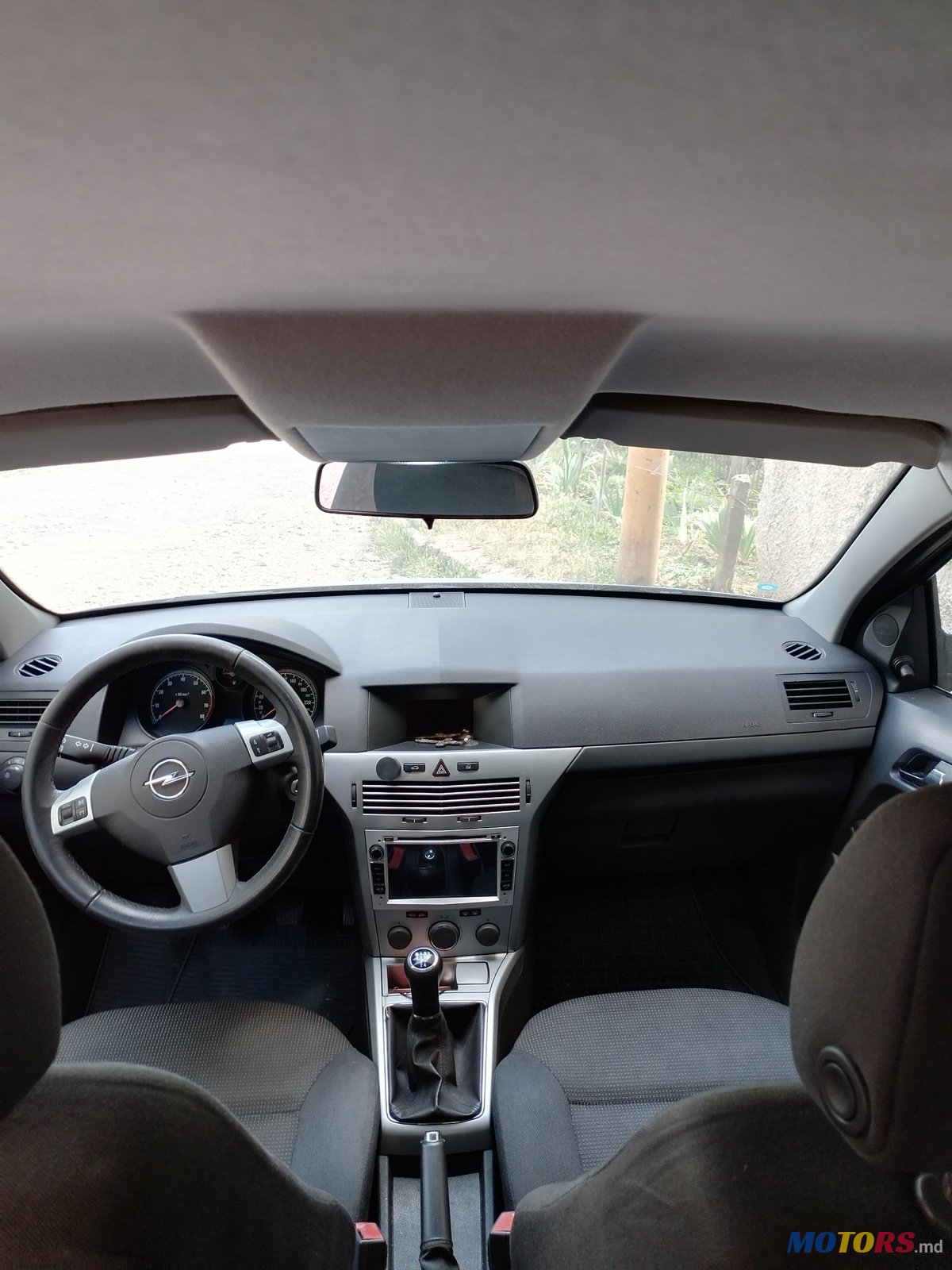 2012' Opel Astra photo #2