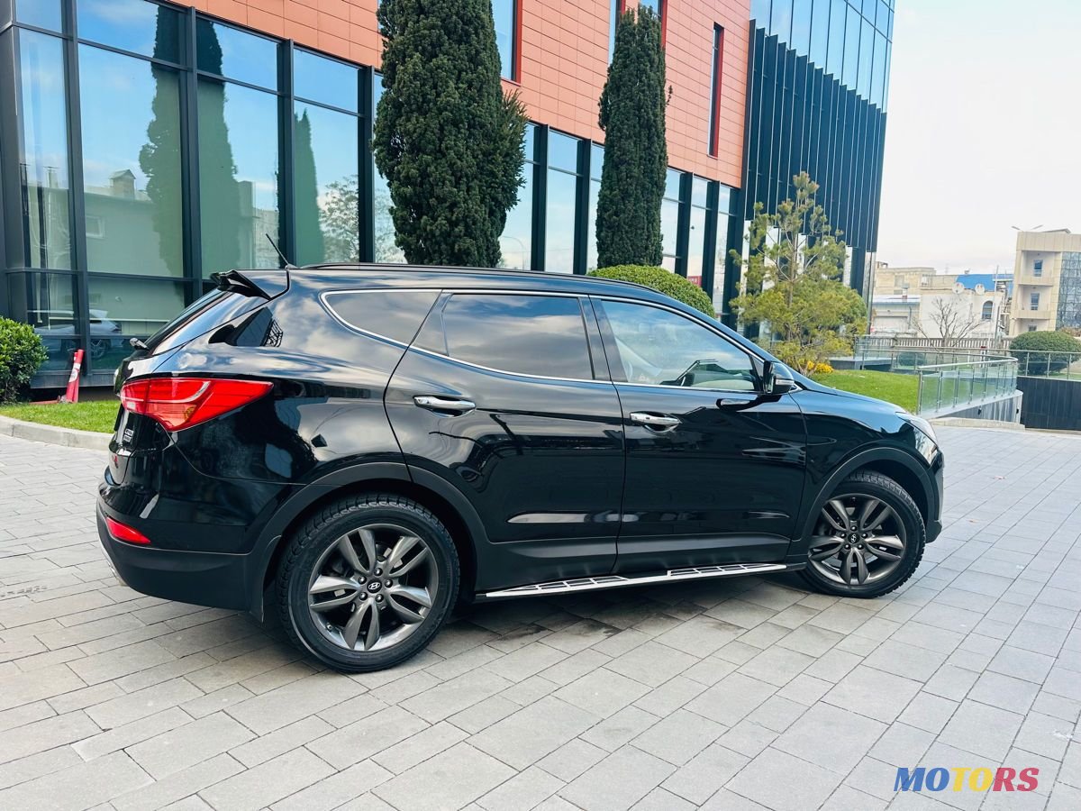 2015' Hyundai Santa Fe photo #2