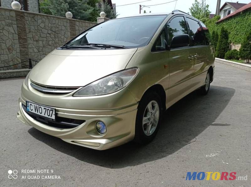 2001' Toyota Previa photo #1