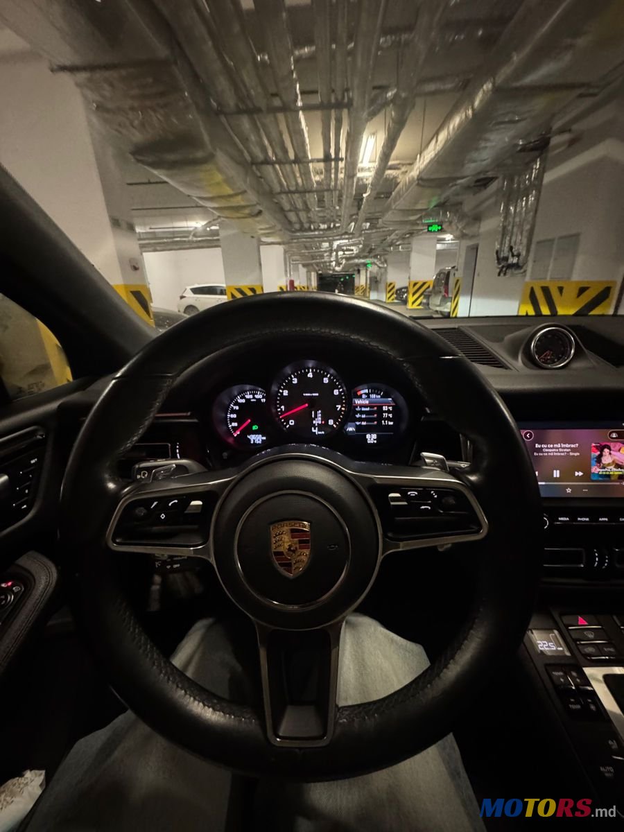 2020' Porsche Macan photo #4