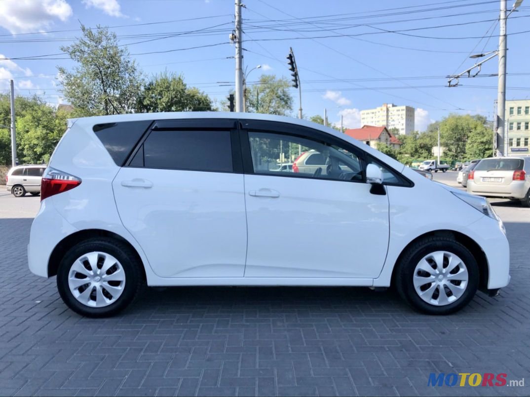 2011' Toyota Verso-S photo #5