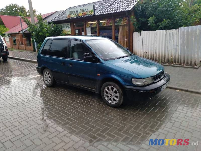 1992' Mitsubishi Space Runner photo #3