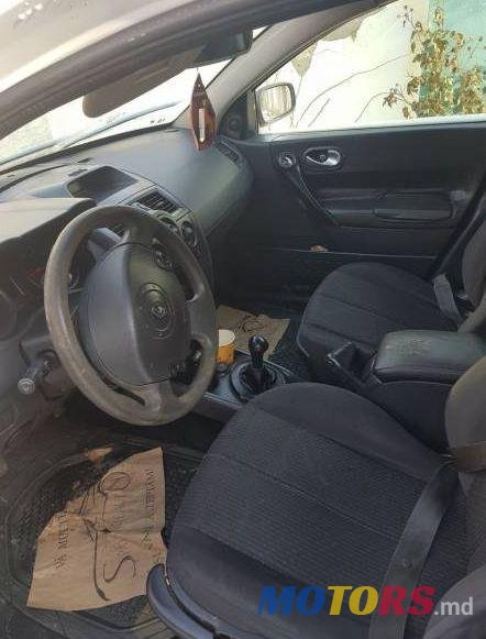 2004' Renault Megane photo #2