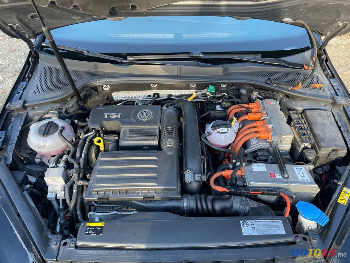 2016' Volkswagen Golf photo #6
