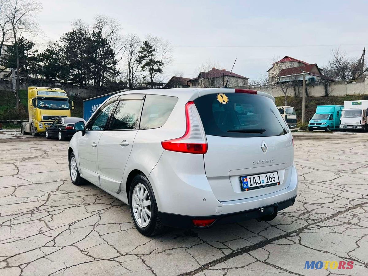 2011' Renault Grand Scenic photo #4