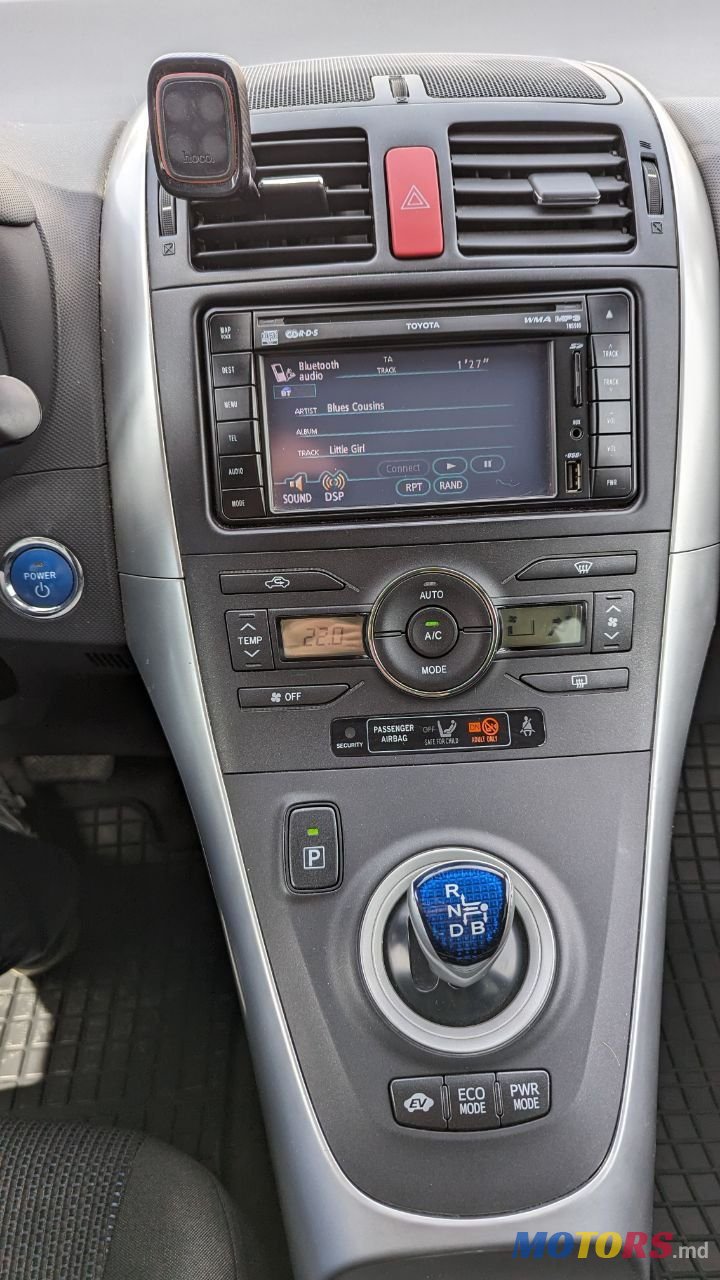 2010' Toyota Auris photo #6