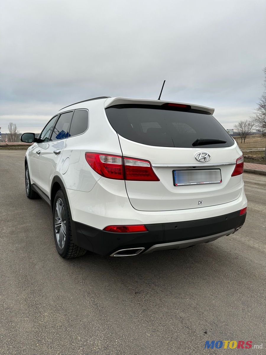 2015' Hyundai Santa Fe photo #3