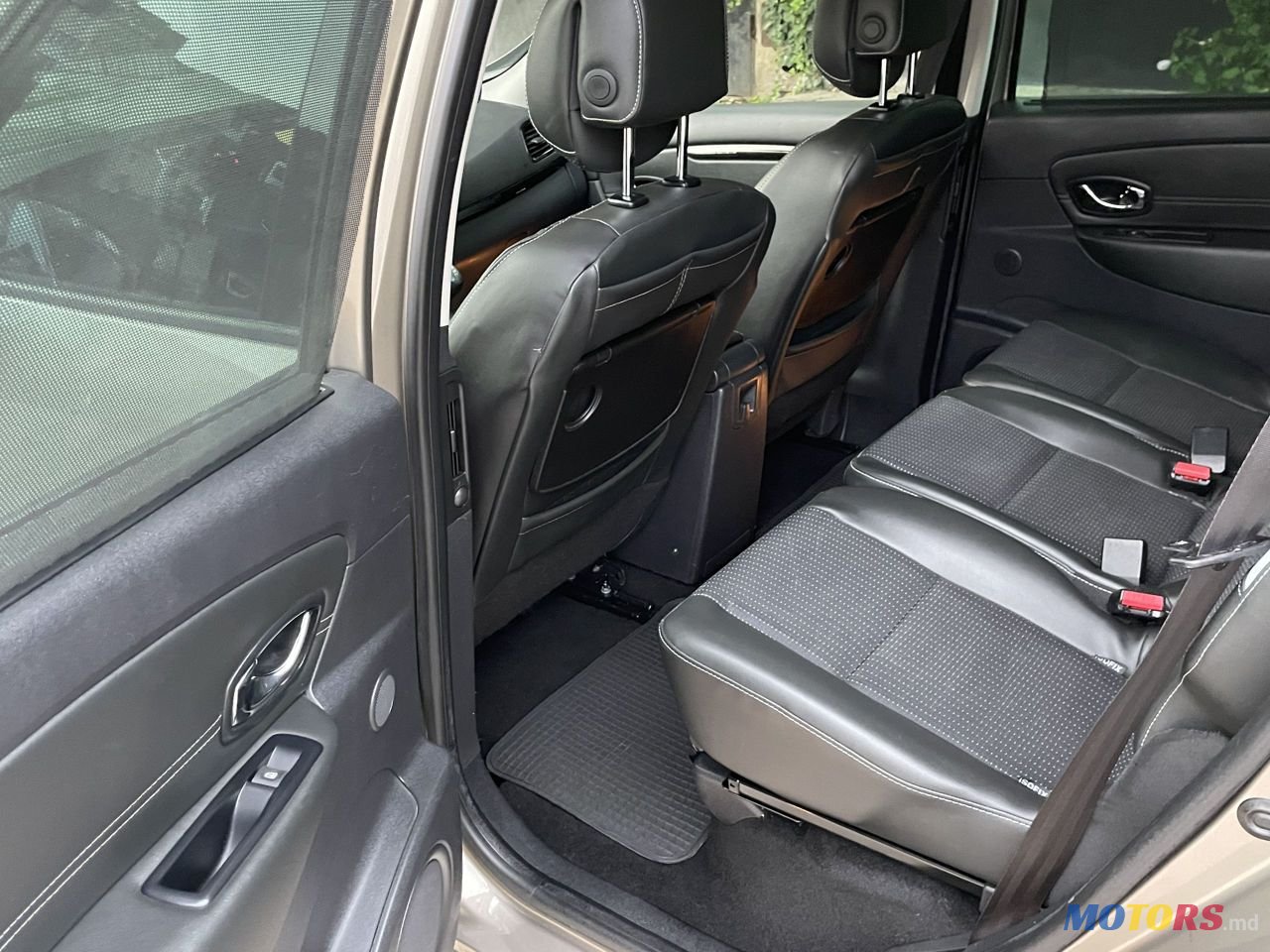 2012' Renault Scenic photo #6